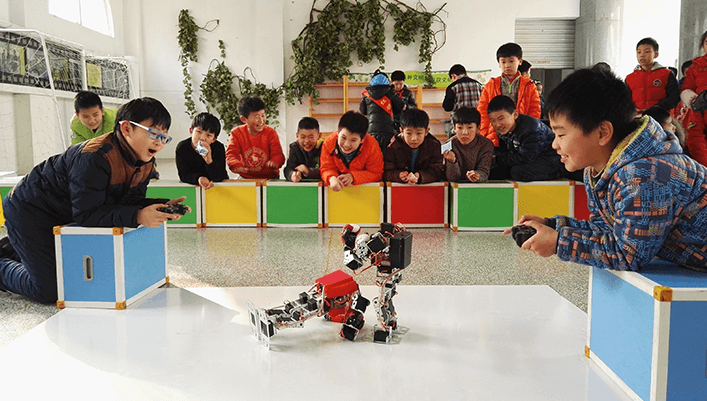 機(jī)器人搏擊賽走進(jìn)徐州公園巷小學(xué)，孩子們的福音來(lái)了！